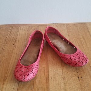 Sonoma Life+Style Coral Faux Leather Ballet Flat w/Flower Cutouts - Size 6.5M